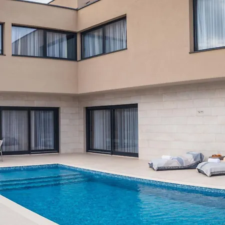 Villa Monte Vinea By Guide Kringa