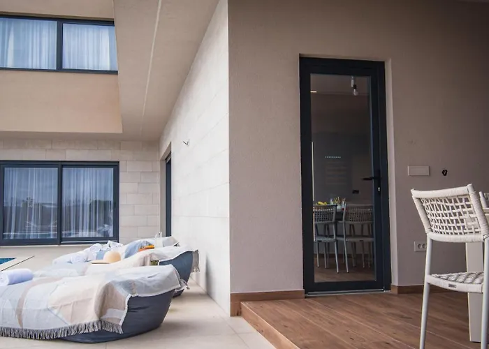 Monte Vinea By Guide *