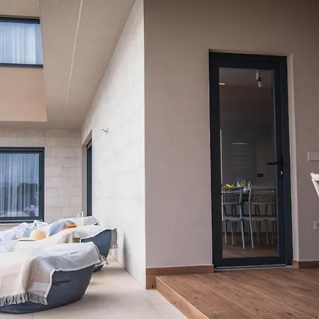 Monte Vinea By Guide *