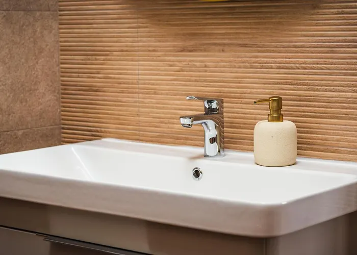 Monte Vinea By Guide *